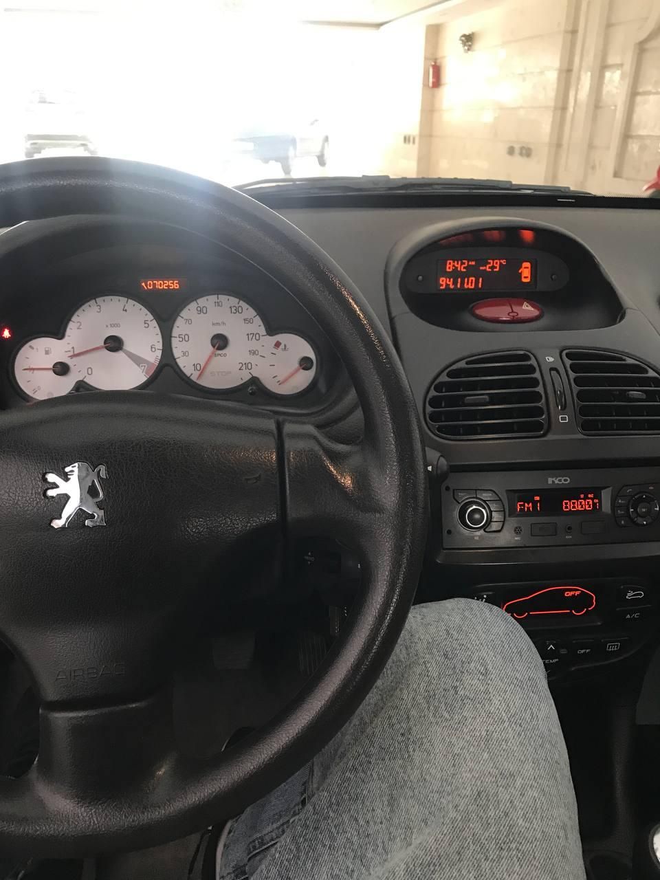 پژو ۲۰۶ صندوق دار v8 - 1399