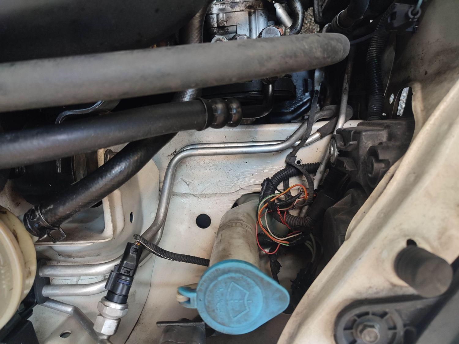 کیا ریو صندوقدار نیمه فول UB - 1389