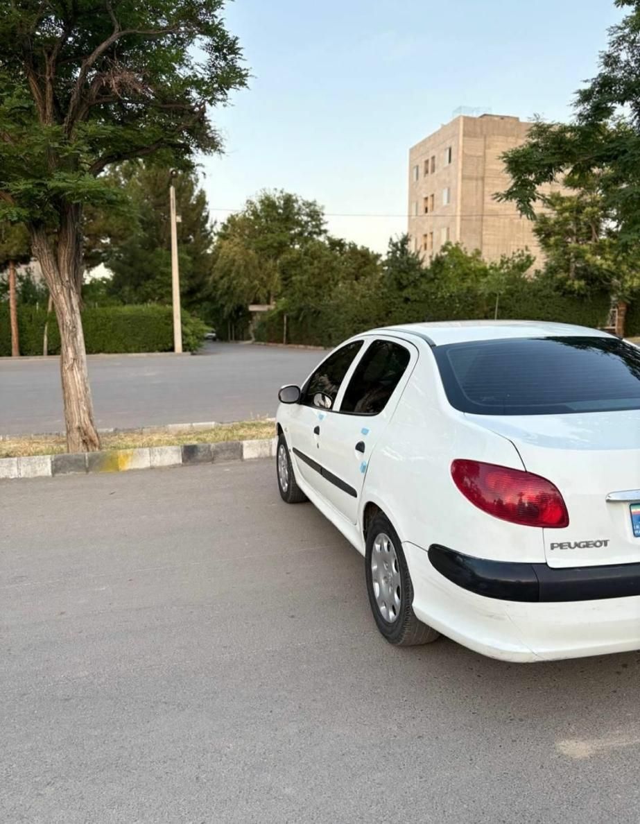 پژو ۲۰۶ صندوق دار v8 - 1391