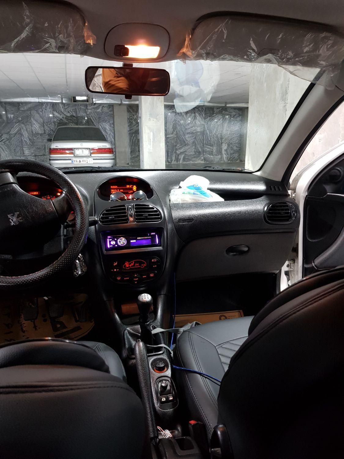 پژو ۲۰۶ صندوق دار v8 - 1396
