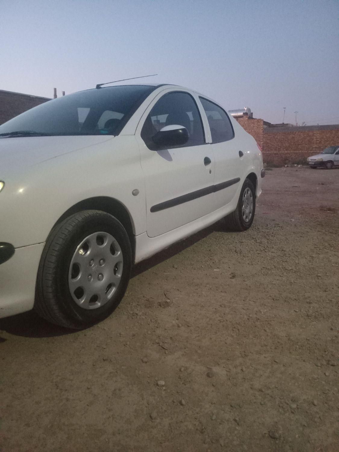 پژو ۲۰۶ صندوق دار v8 - 1397