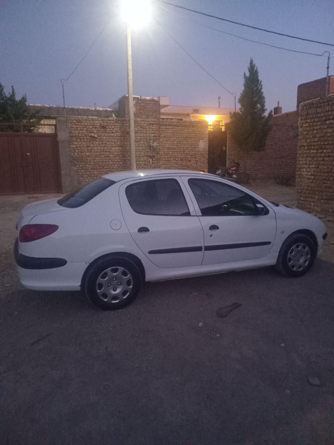 پژو ۲۰۶ صندوق دار v8 - 1397