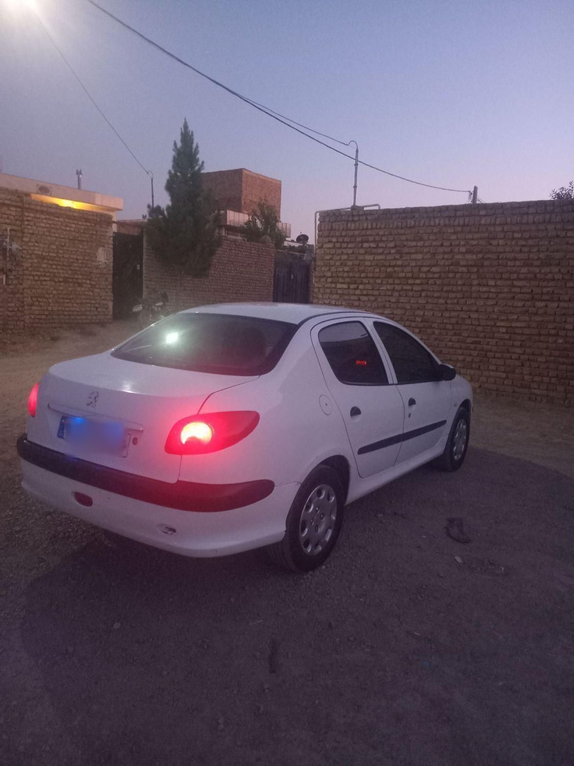 پژو ۲۰۶ صندوق دار v8 - 1397