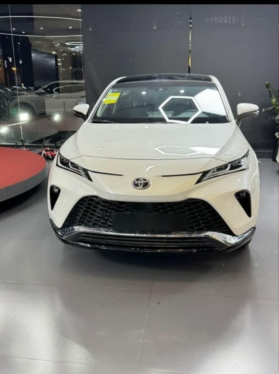 تویوتا کمری XLE - 2024
