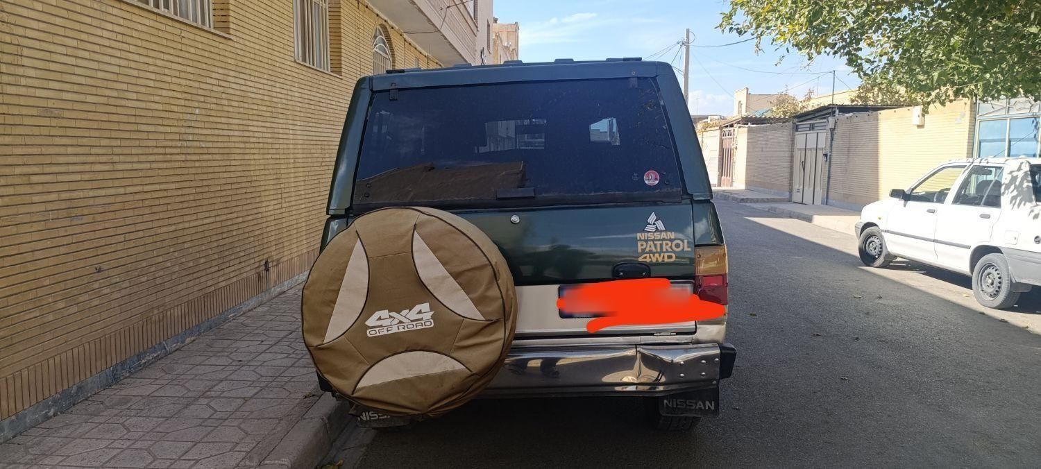 نیسان پاترول دو درب دنده‌ای - 2000