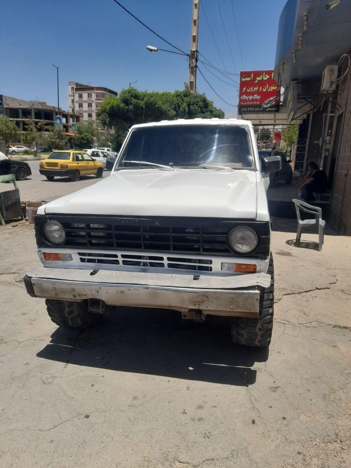 نیسان پاترول دو درب دنده‌ای - 1999