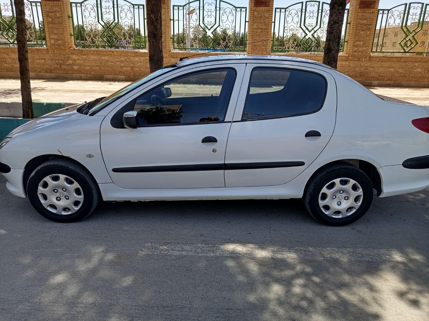 پژو ۲۰۶ صندوق دار v8 - 1397