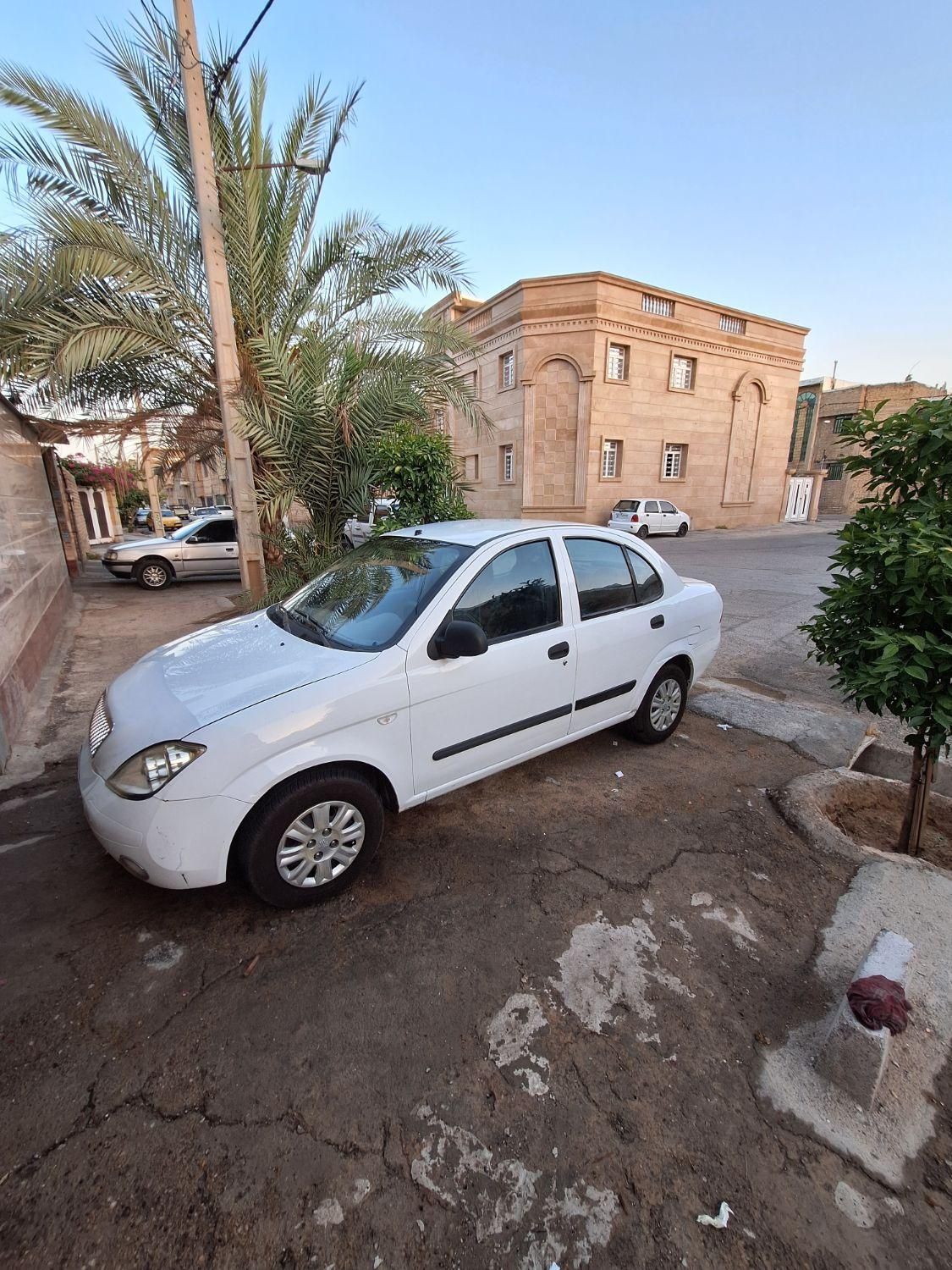 تیبا صندوق دار SX - 1393