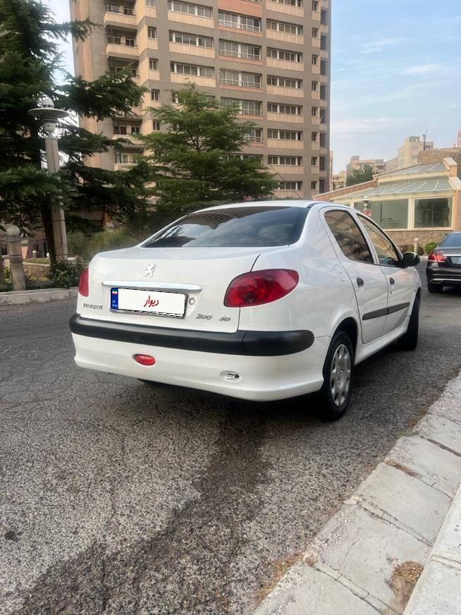 پژو ۲۰۶ صندوق دار v8 - 1399