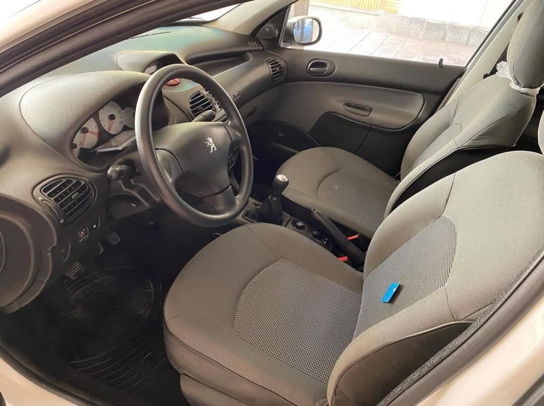 پژو ۲۰۶ صندوق دار v8 - 1390