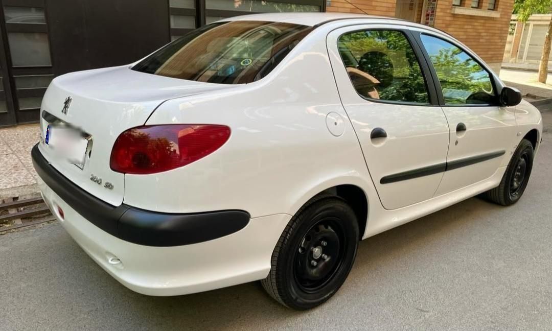 پژو ۲۰۶ صندوق دار v8 - 1390