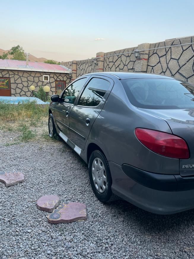 پژو ۲۰۶ صندوق دار v8 - 1390