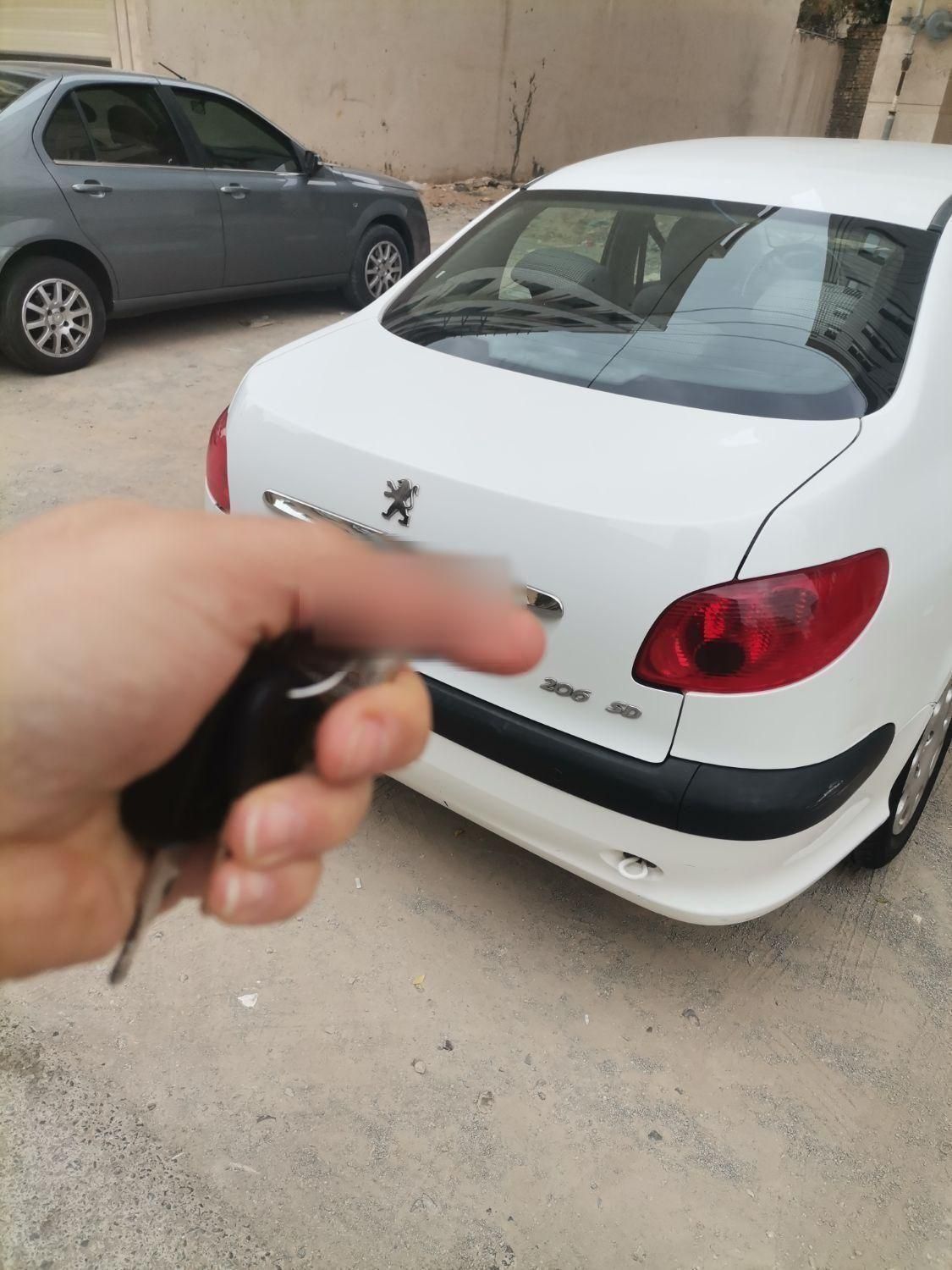 پژو ۲۰۶ صندوق دار v8 - 1396