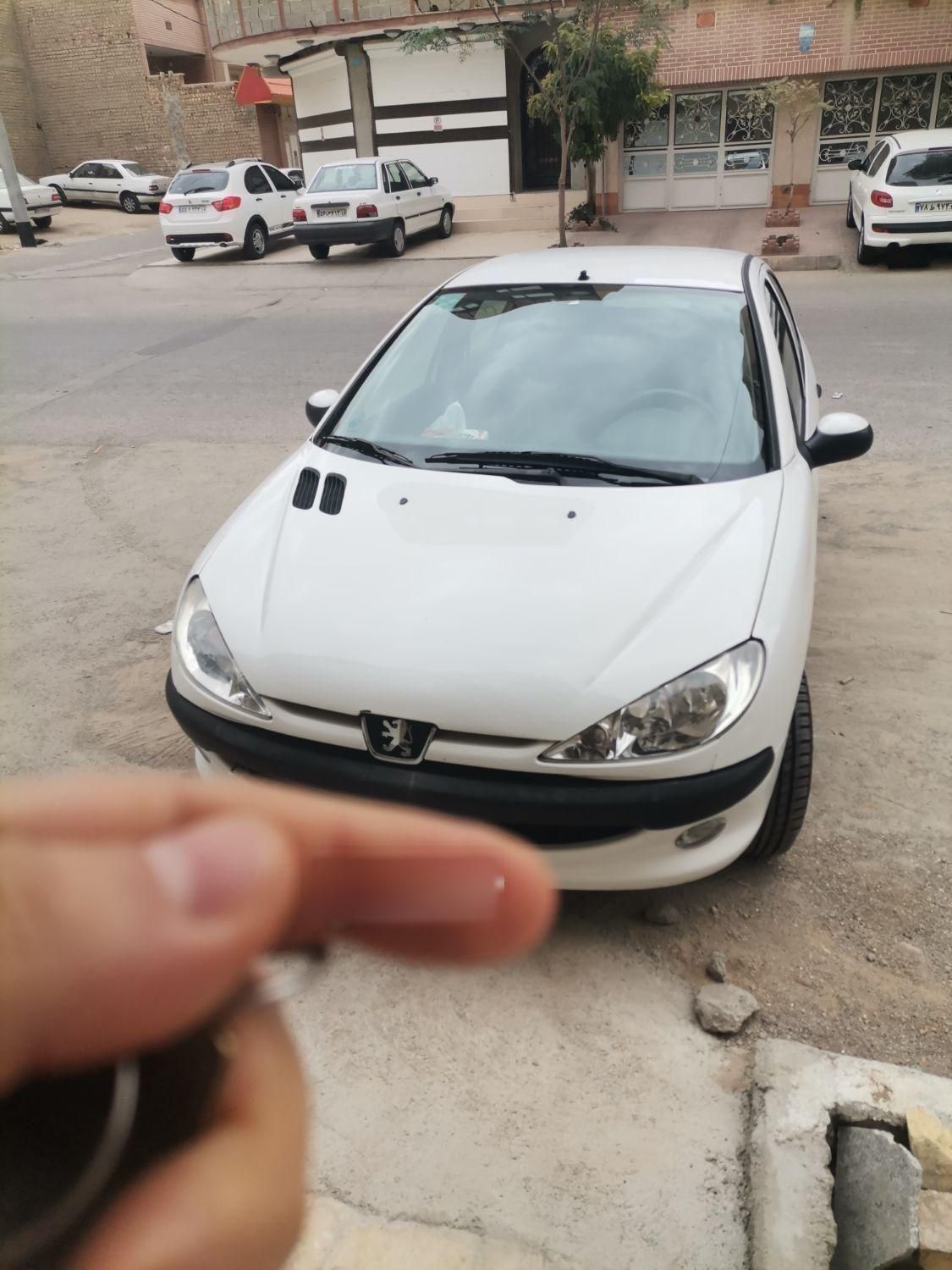 پژو ۲۰۶ صندوق دار v8 - 1396