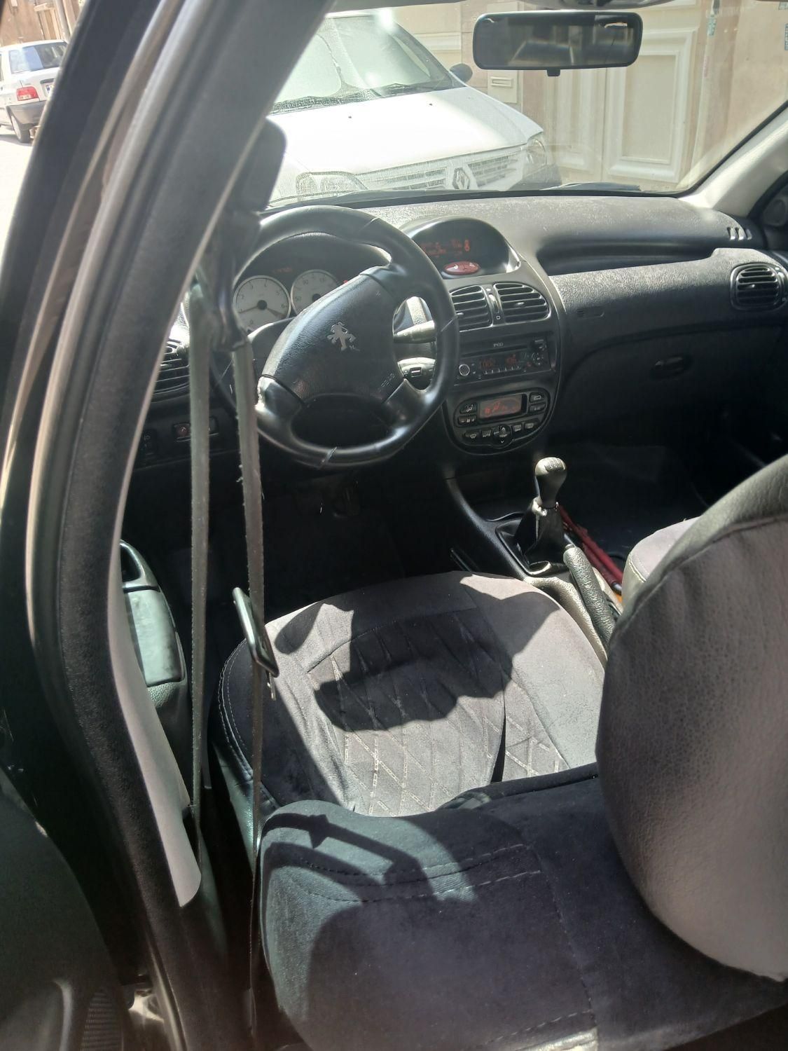 پژو ۲۰۶ صندوق دار v8 - 1396