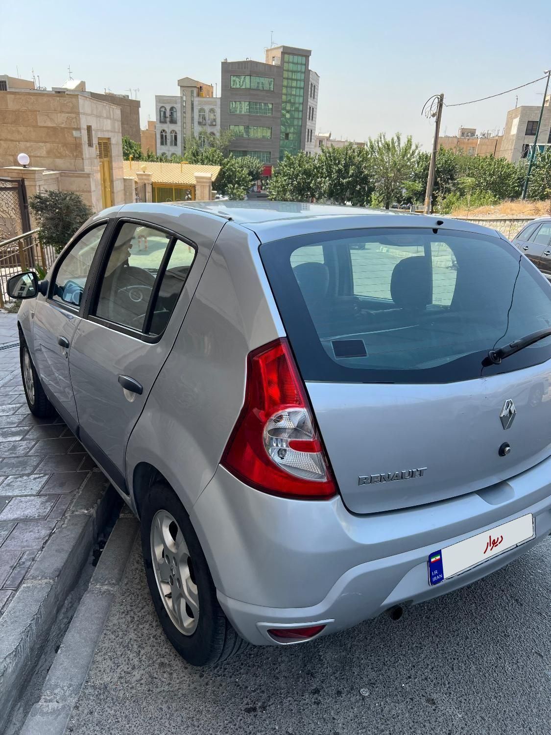 رنو ساندرو دنده ای - 1395