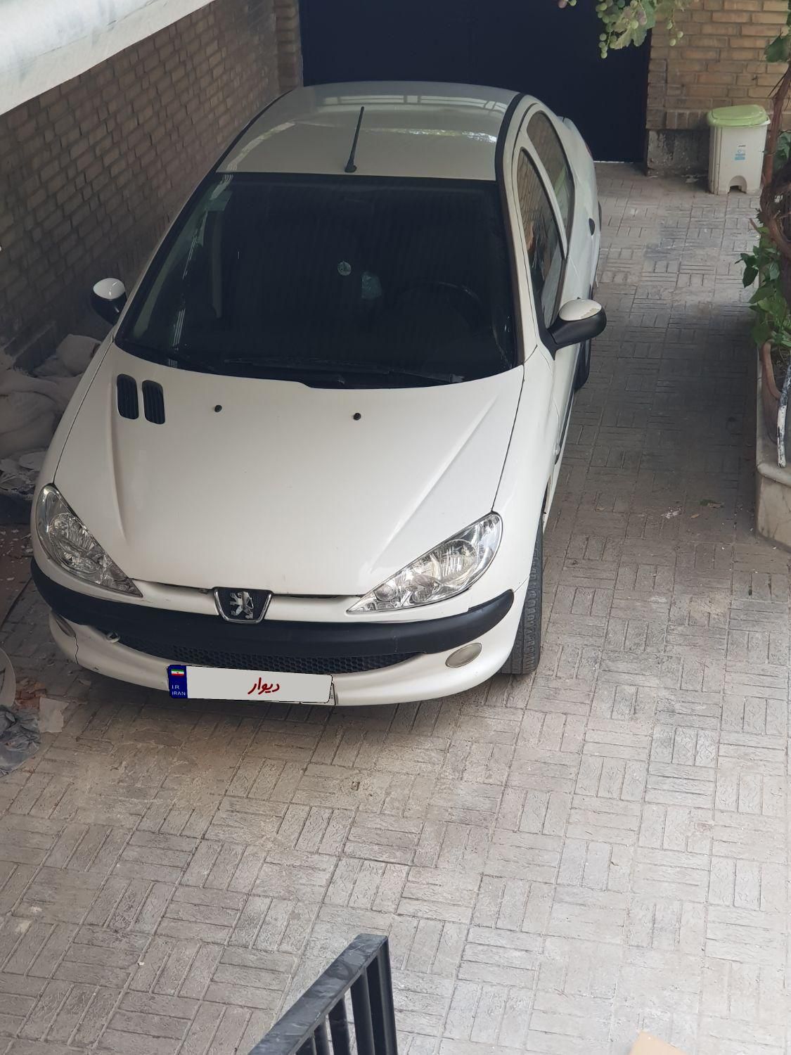پژو ۲۰۶ صندوق دار v8 - 1393