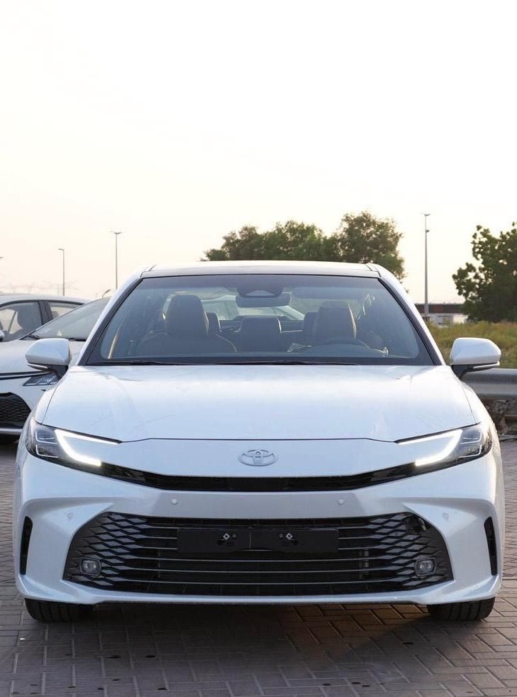 تویوتا کمری XLE - 2025
