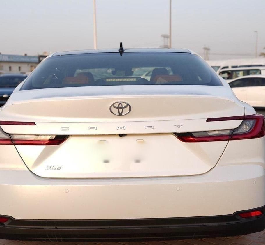 تویوتا کمری XLE - 2025