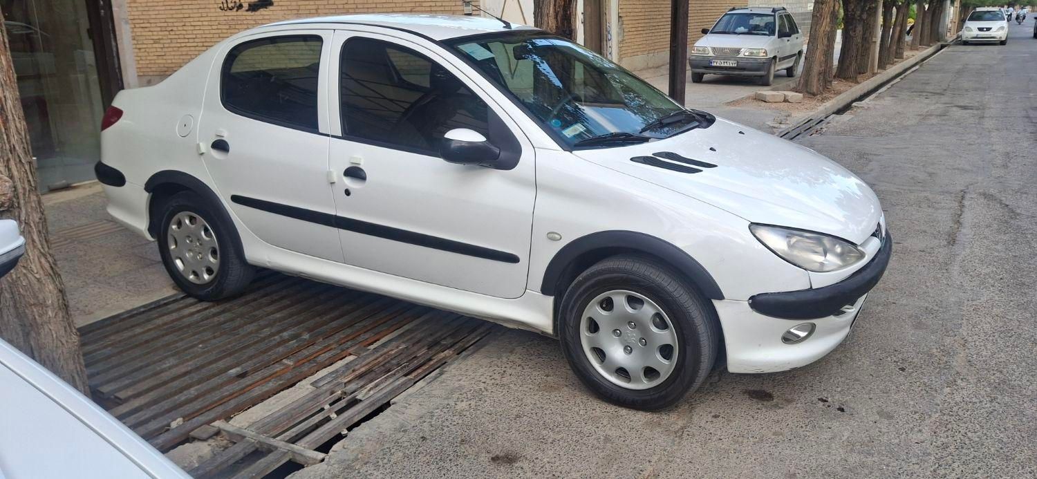 پژو ۲۰۶ صندوق دار v8 - 1396