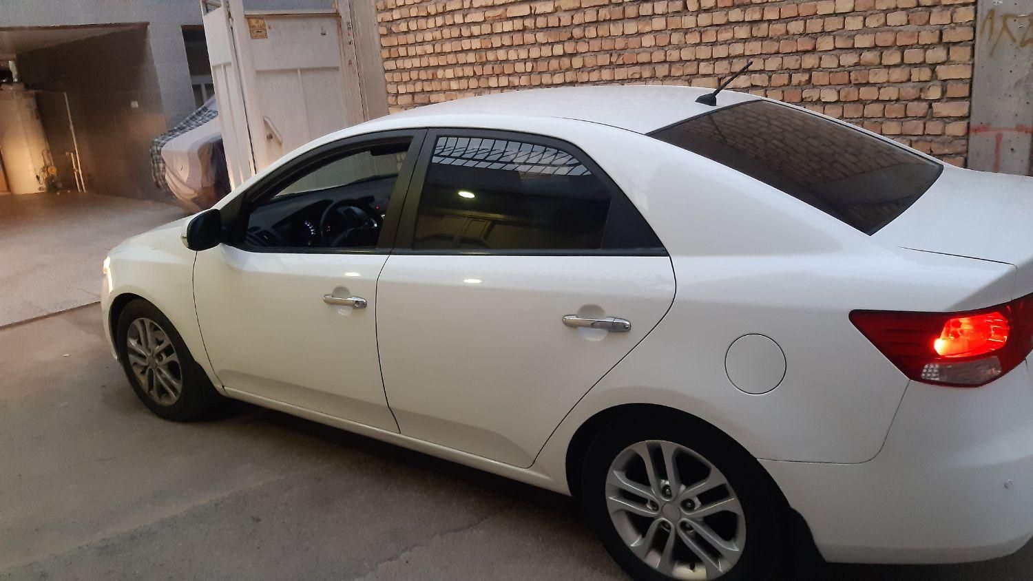 کیا سراتو 2.0 لیتر اتوماتیک GT لاین - 2016