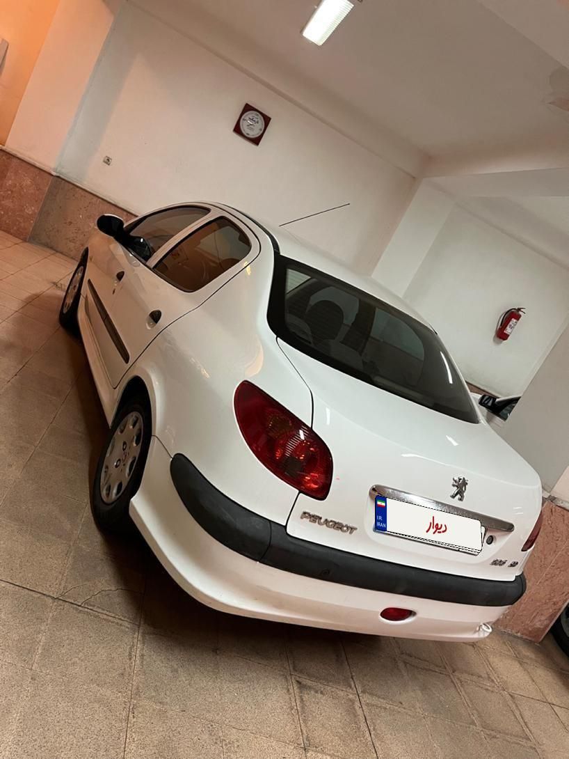 پژو ۲۰۶ صندوق دار v8 - 1394