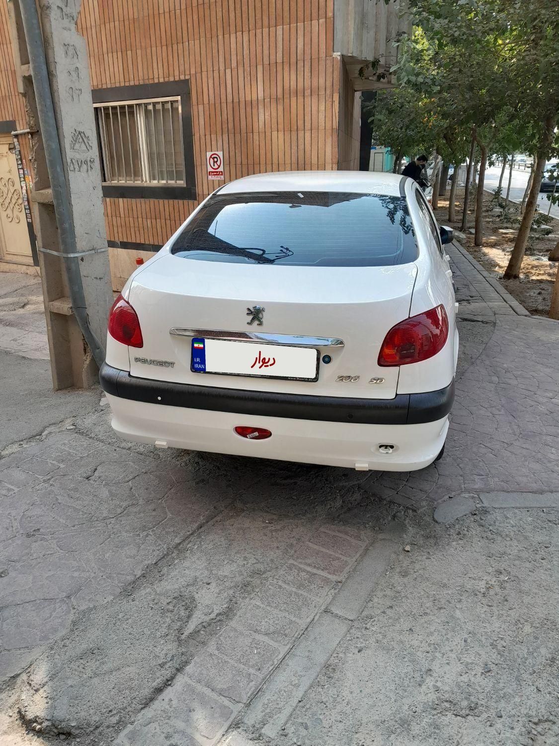 پژو ۲۰۶ صندوق دار v8 - 1396