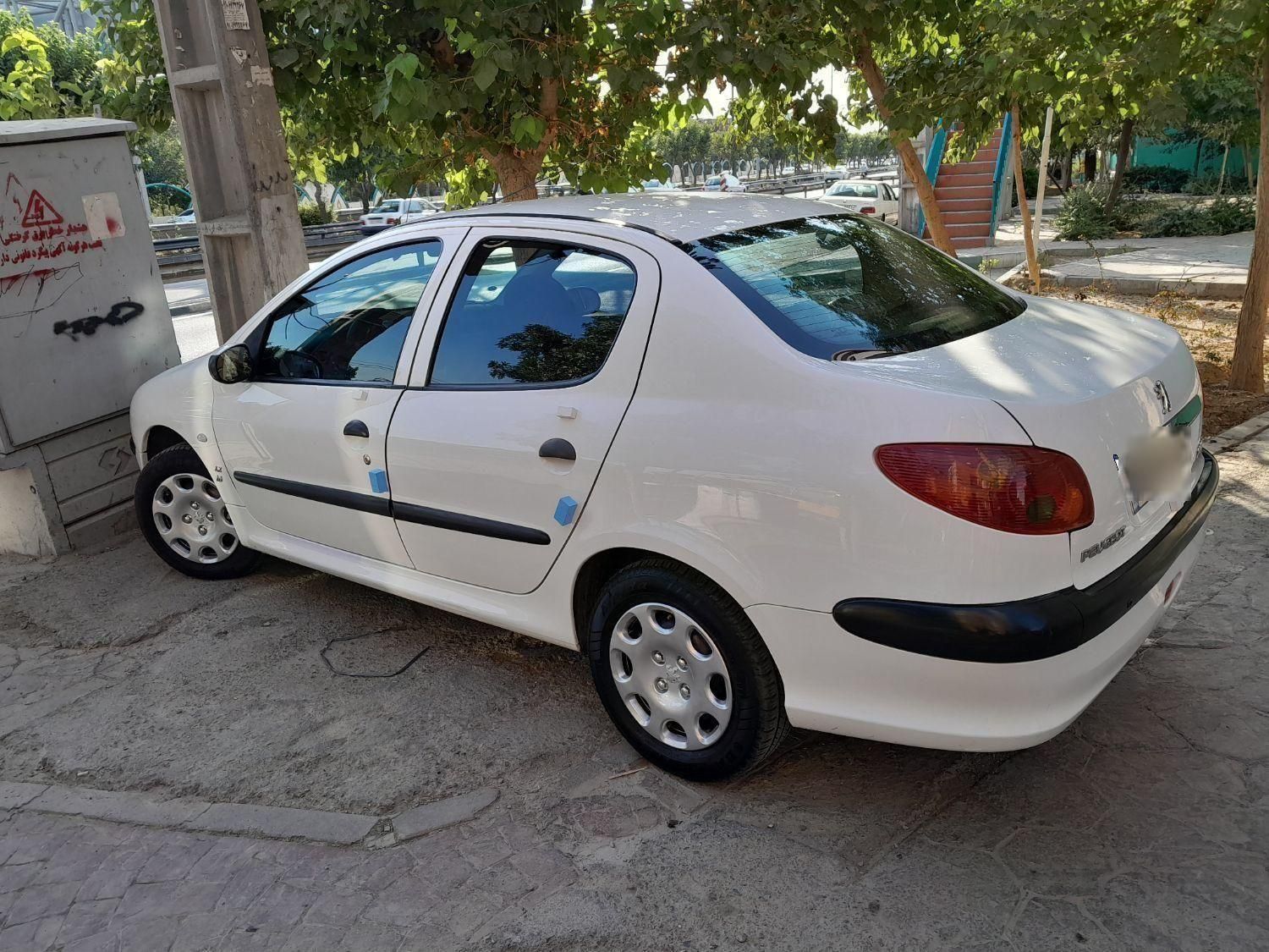 پژو ۲۰۶ صندوق دار v8 - 1396