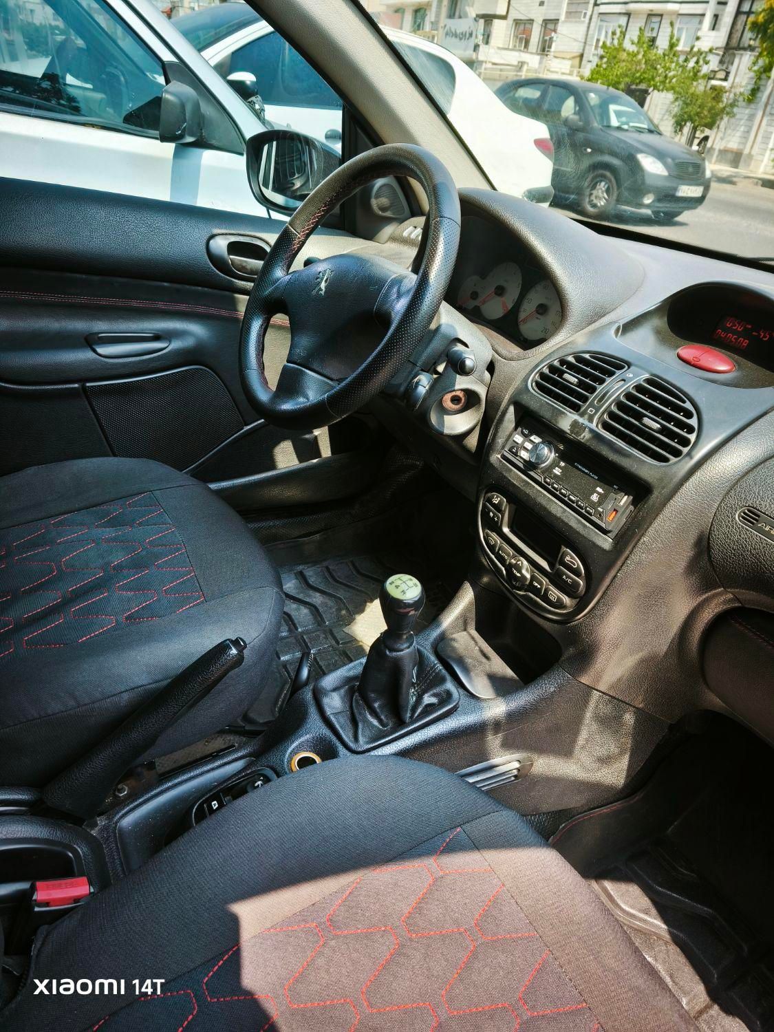 پژو ۲۰۶ صندوق دار v8 - 1392