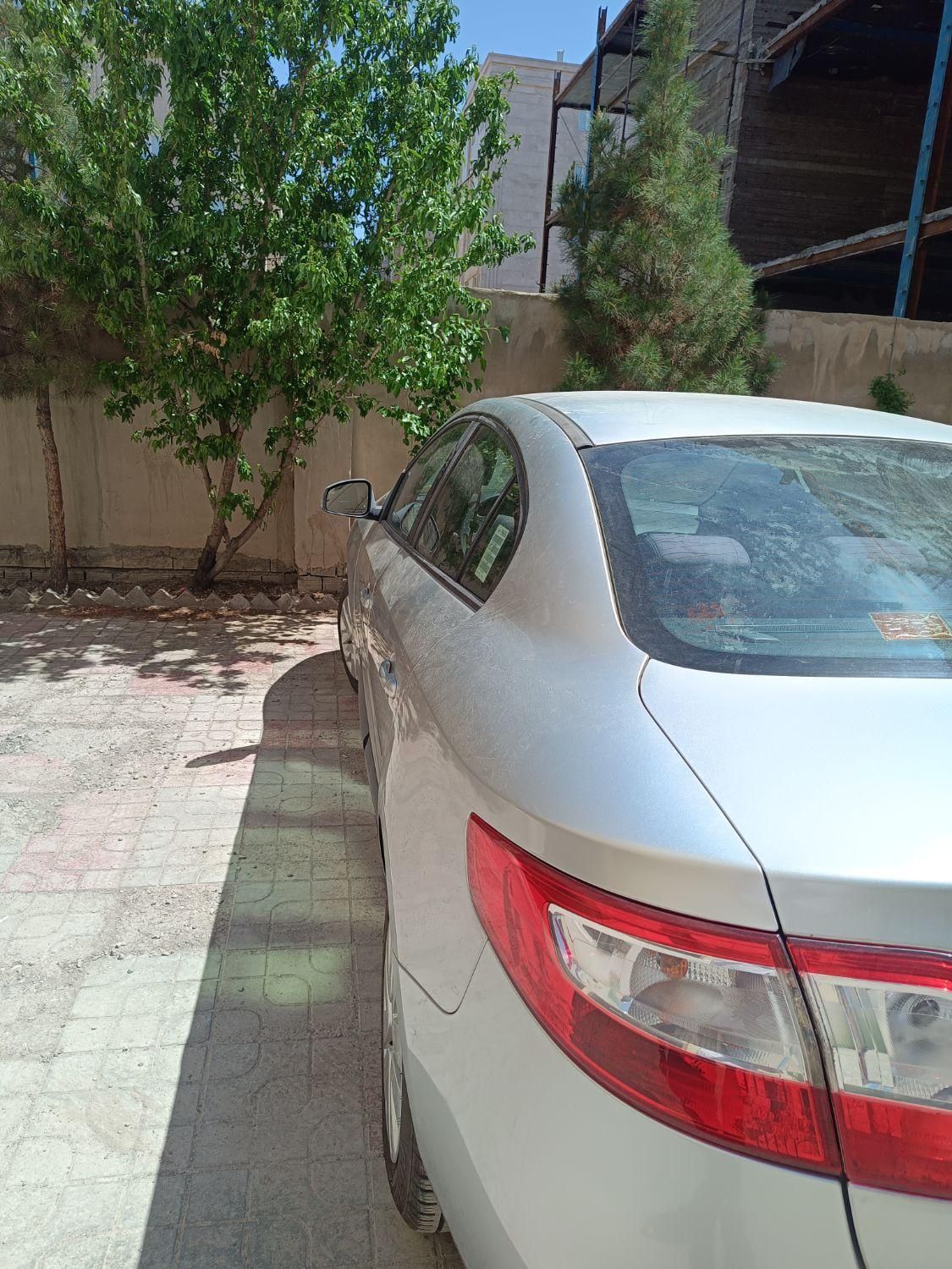 رنو فلوئنس اتوماتیک E2 - 2015
