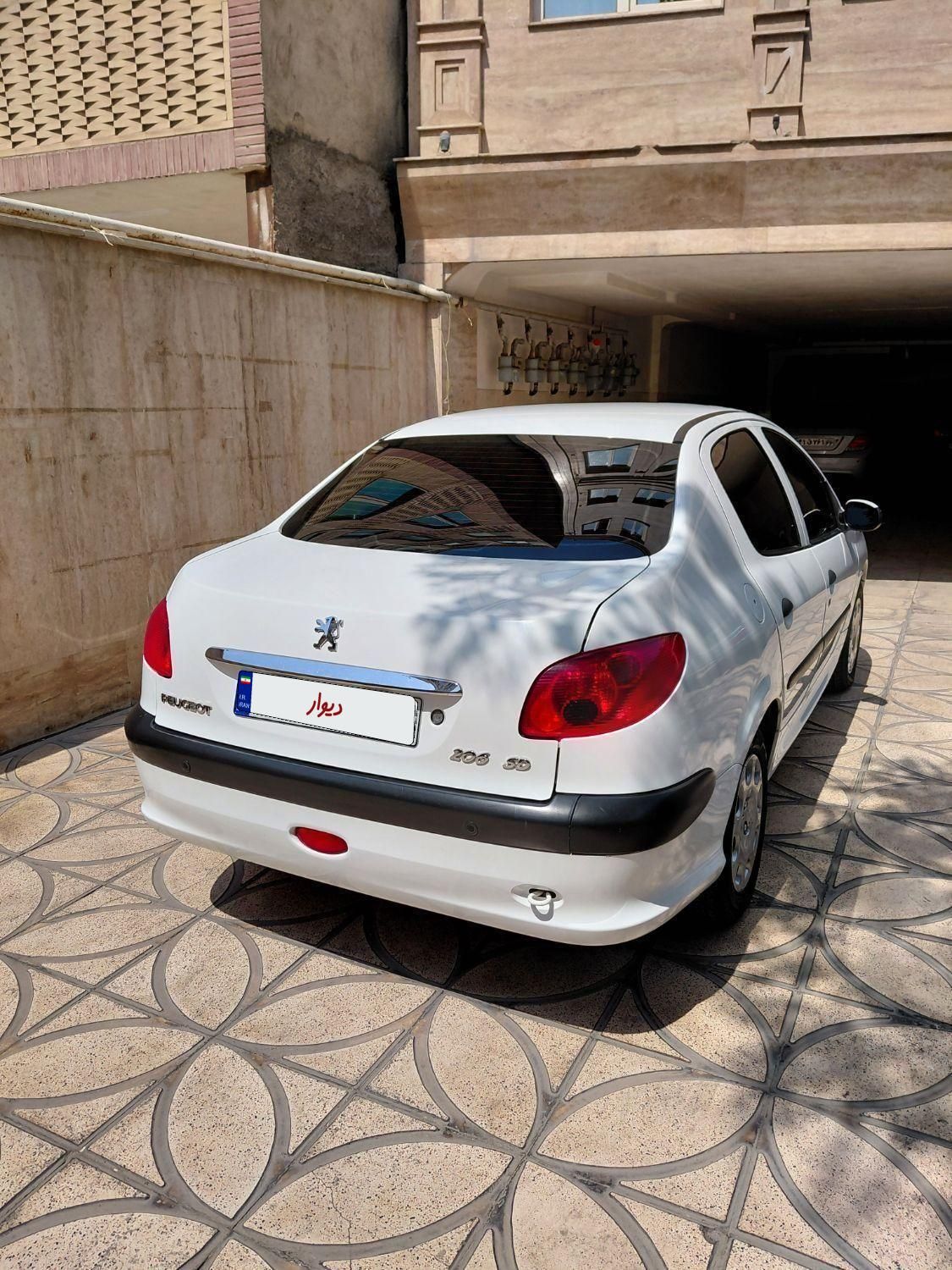 پژو ۲۰۶ صندوق دار v8 - 1397