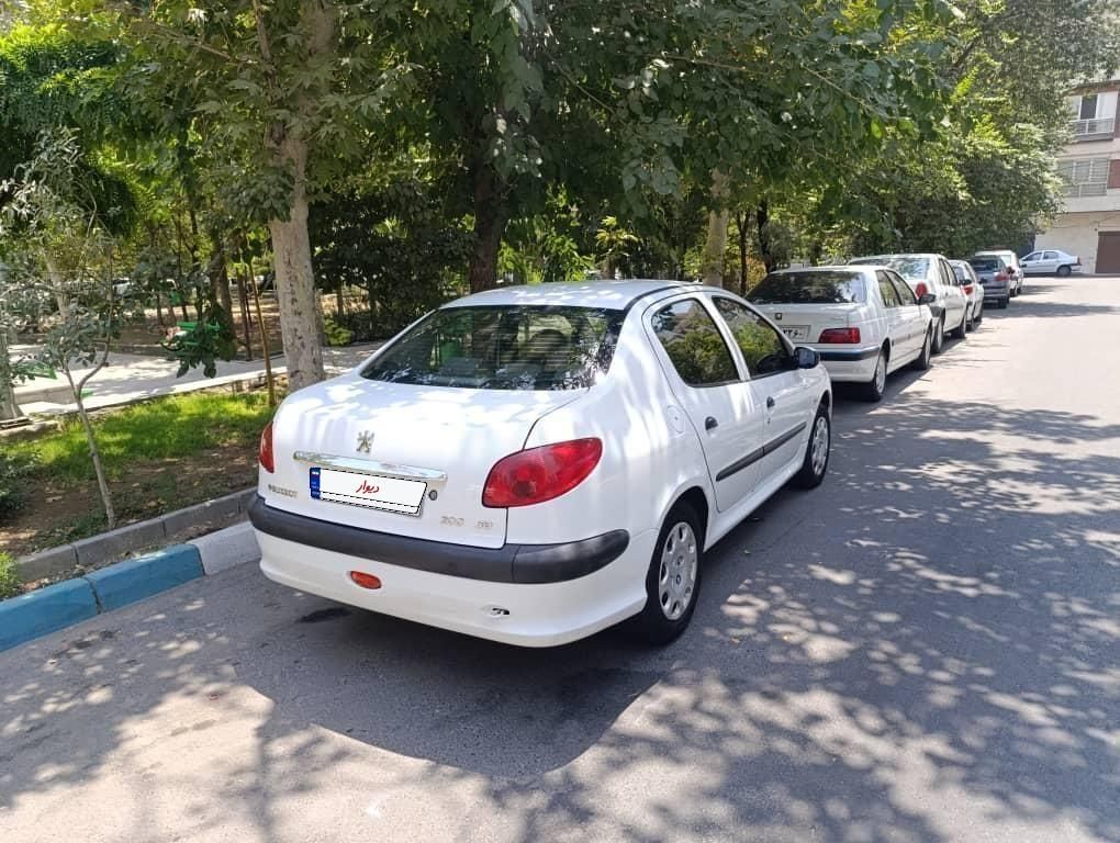 پژو ۲۰۶ صندوق دار v8 - 1395