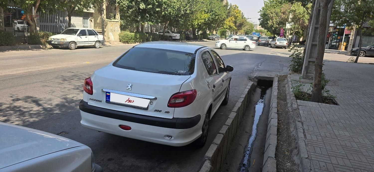 پژو ۲۰۶ صندوق دار v8 - 1396