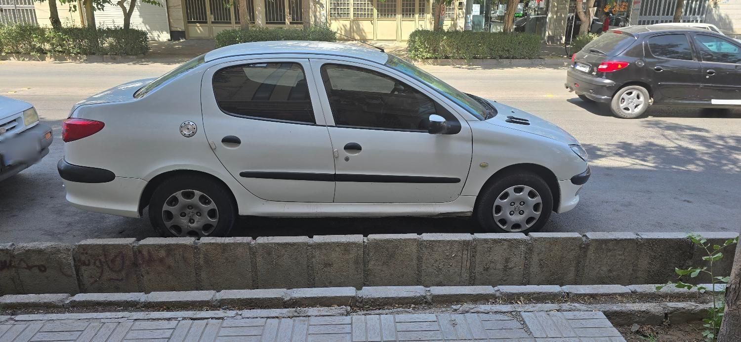 پژو ۲۰۶ صندوق دار v8 - 1396