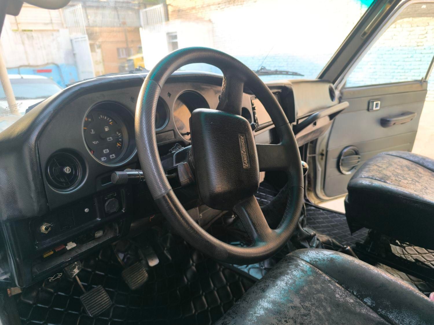 تویوتا کمری XLE - 1402
