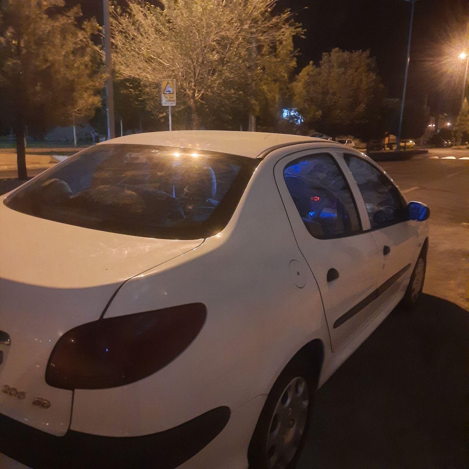 پژو ۲۰۶ صندوق دار v8 - 1396