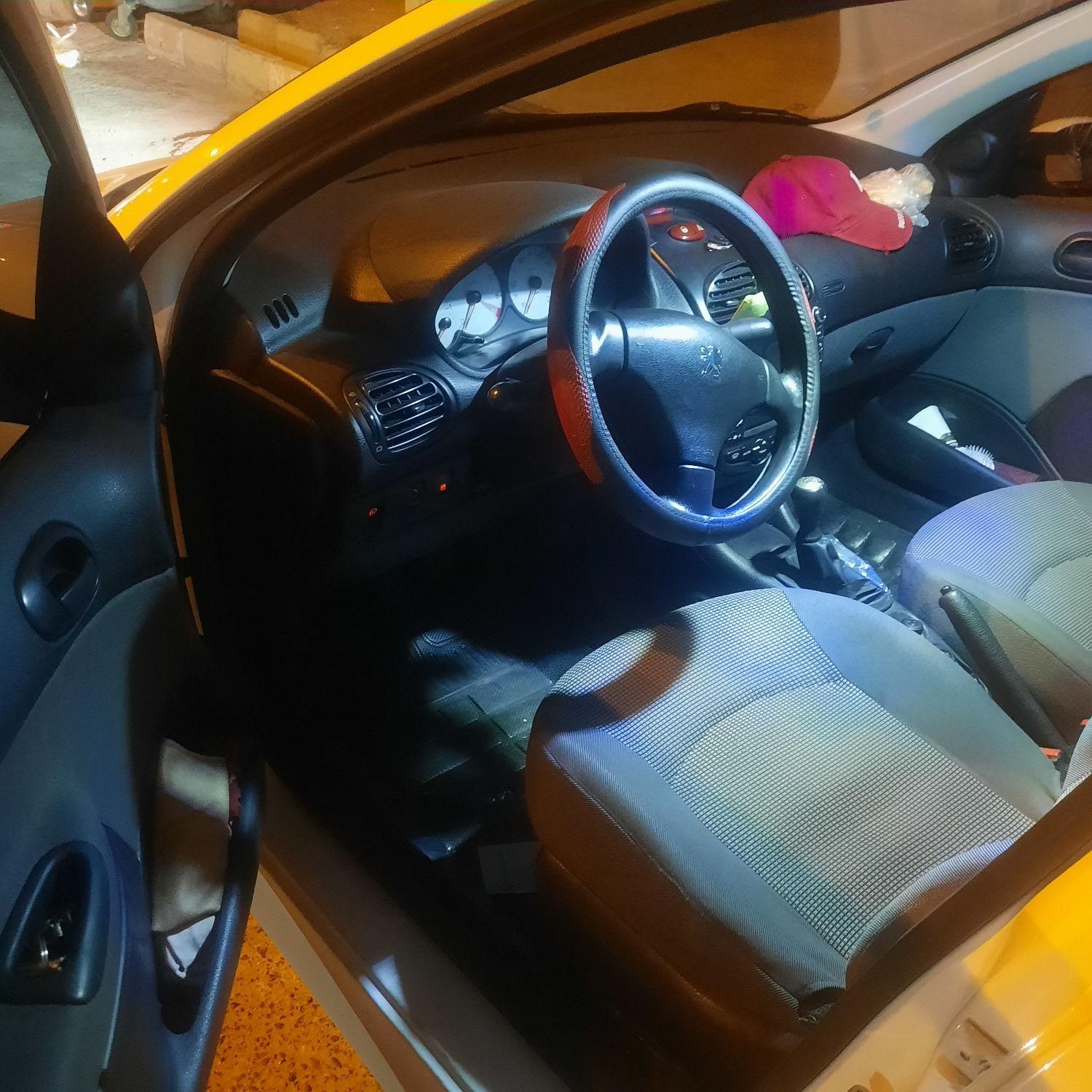 پژو ۲۰۶ صندوق دار v8 - 1396
