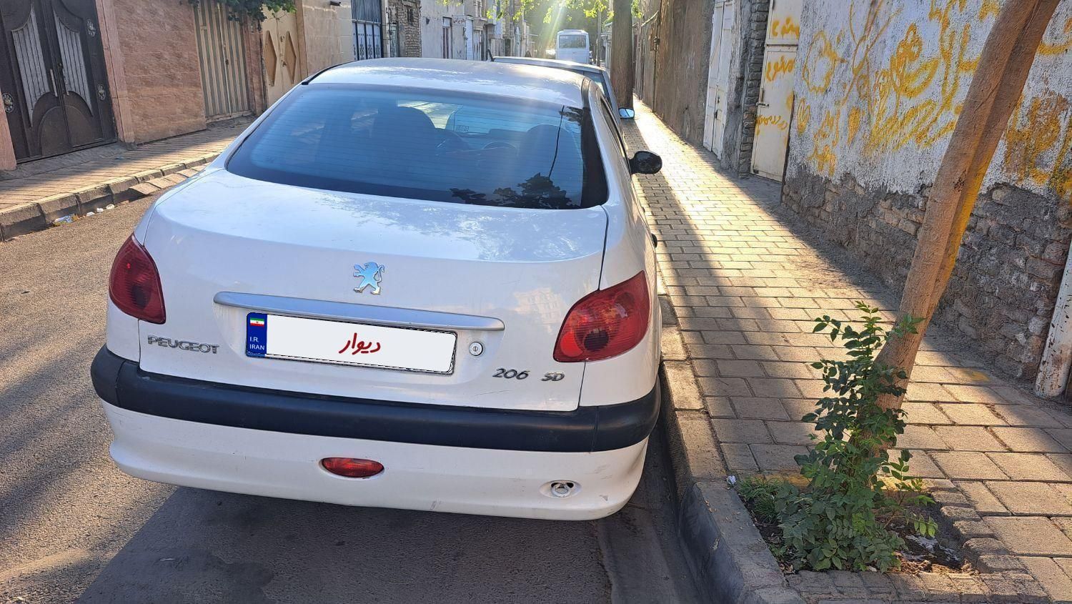 پژو ۲۰۶ صندوق دار v8 - 1391