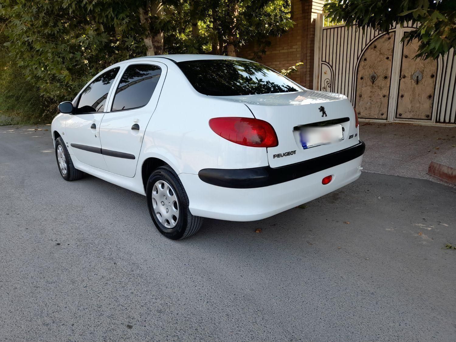 پژو ۲۰۶ صندوق دار v8 - 1396