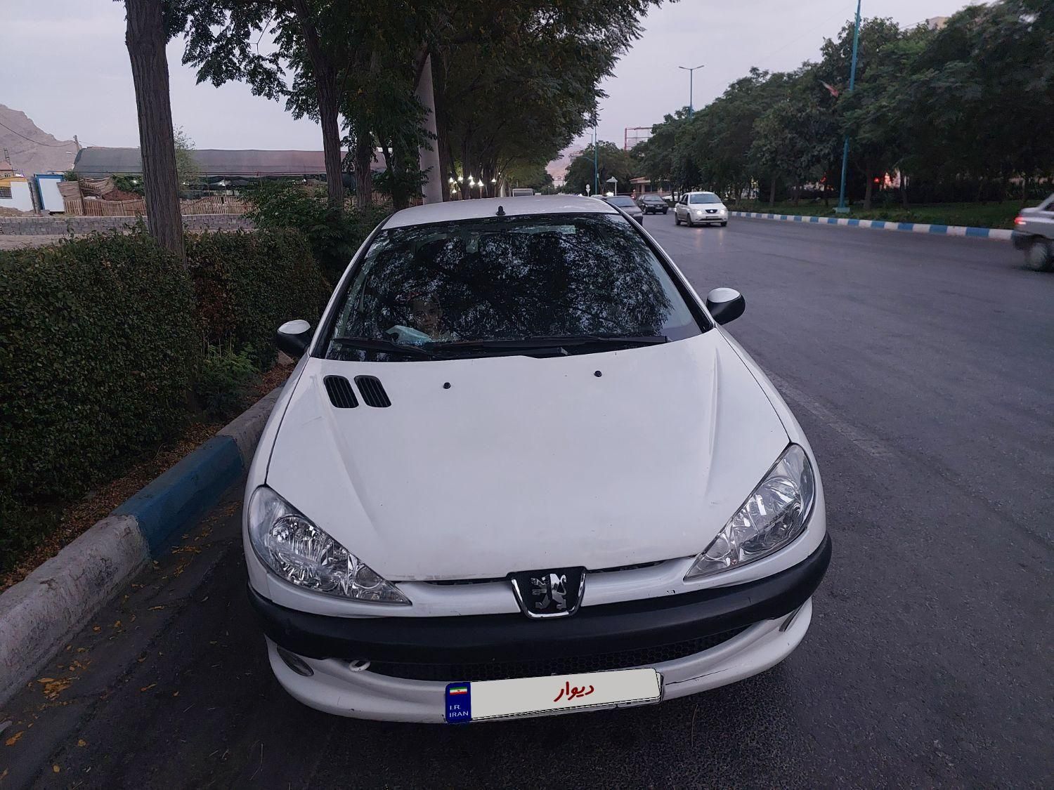 پژو ۲۰۶ صندوق دار v8 - 1390