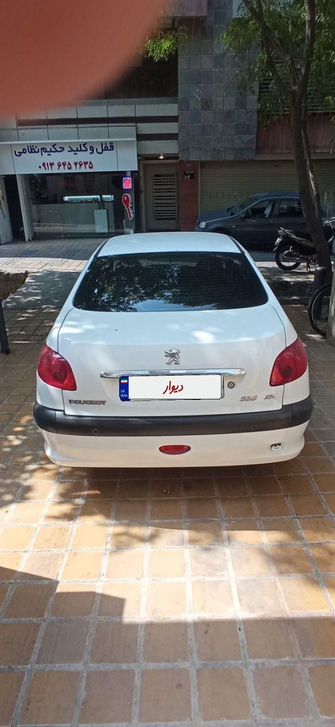 پژو ۲۰۶ صندوق دار v8 - 1396