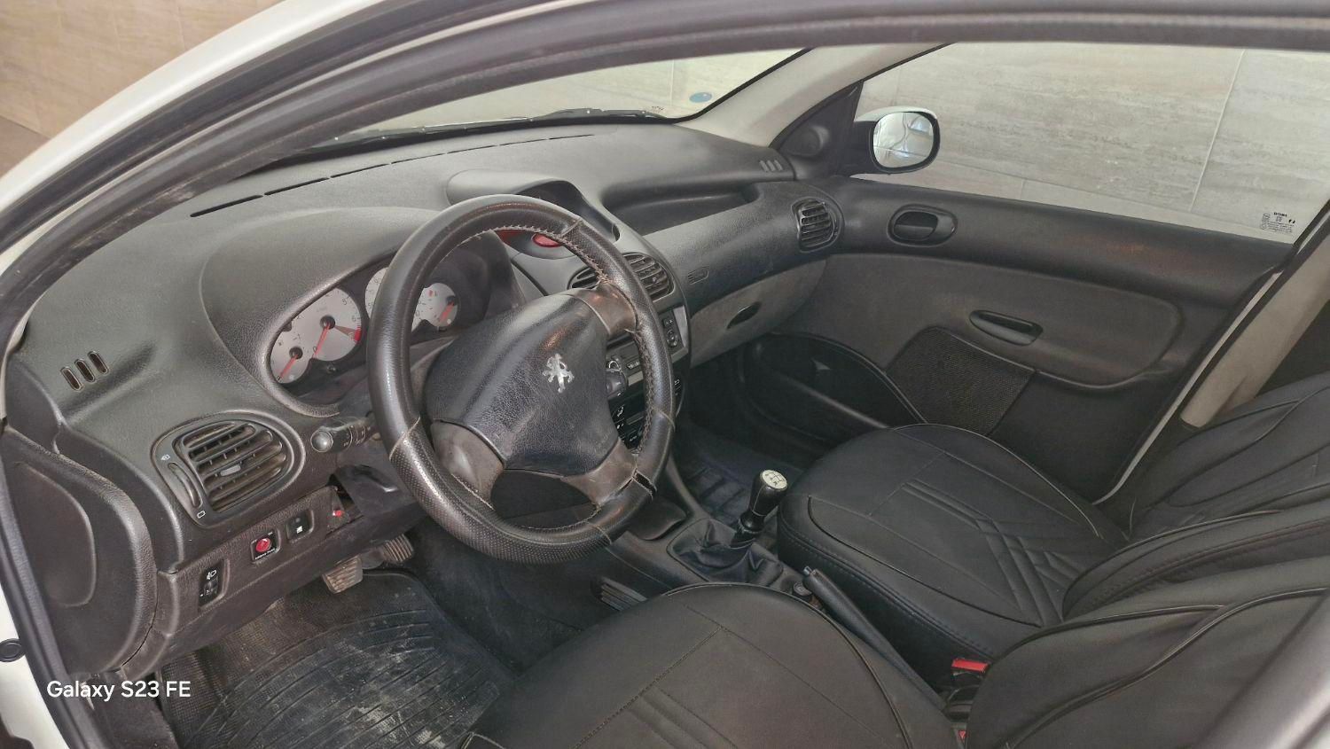 پژو ۲۰۶ صندوق دار v8 - 1396