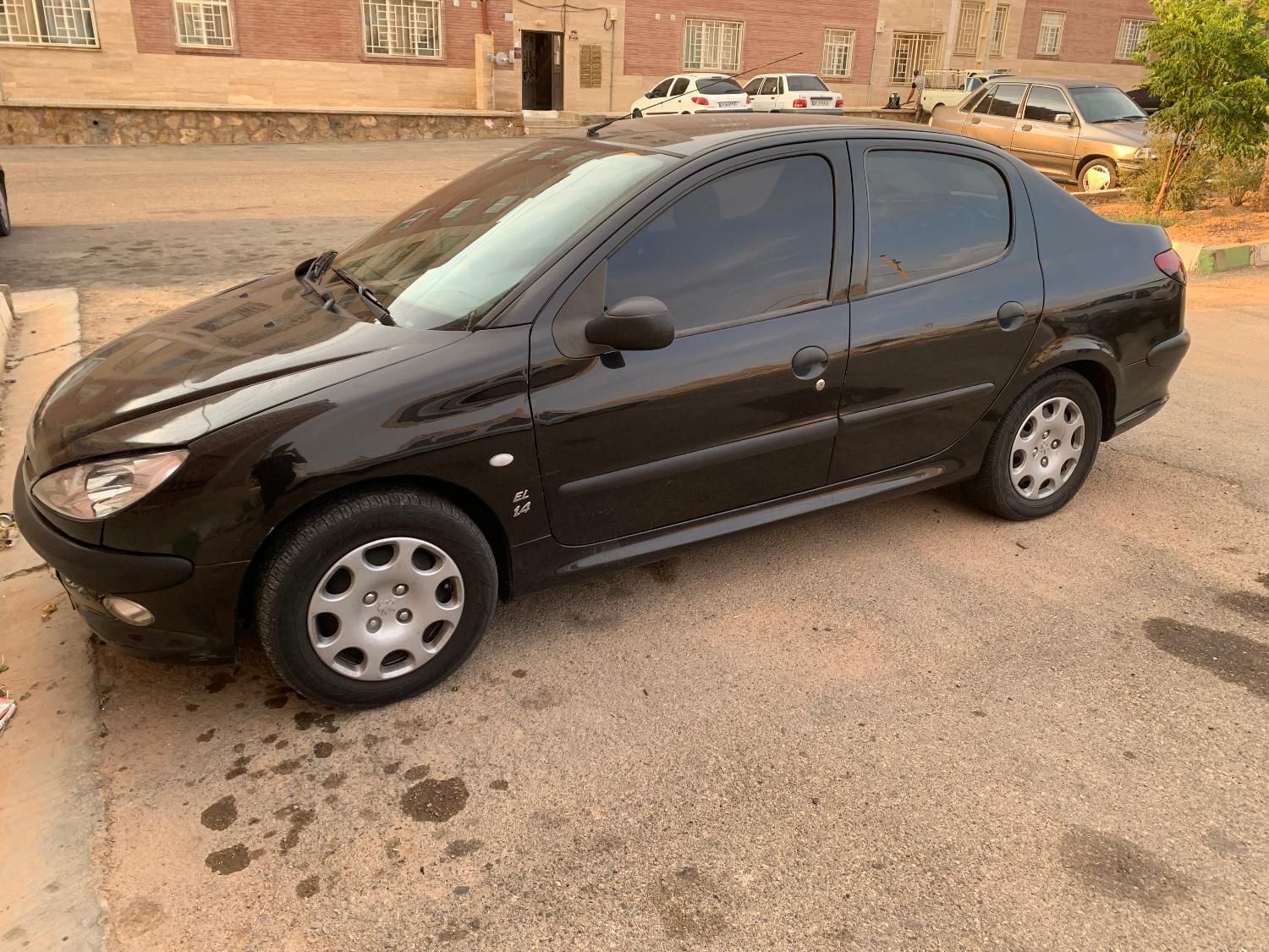 پژو ۲۰۶ صندوق دار v8 - 1390