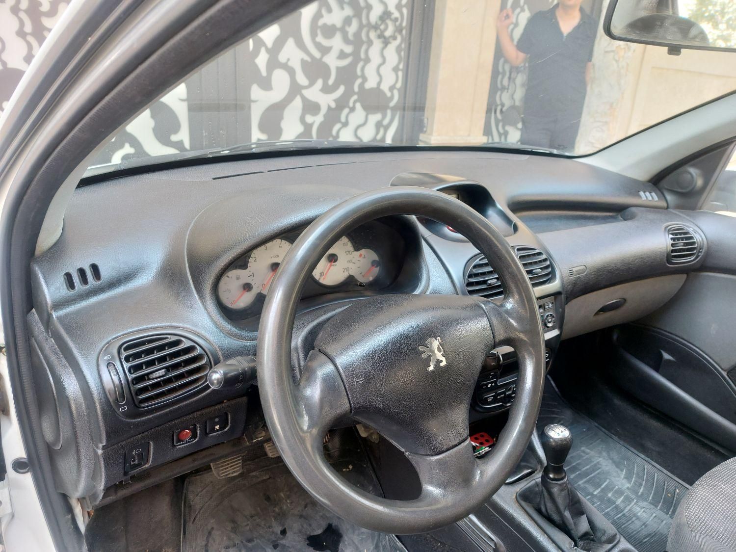 پژو ۲۰۶ صندوق دار v8 - 1398