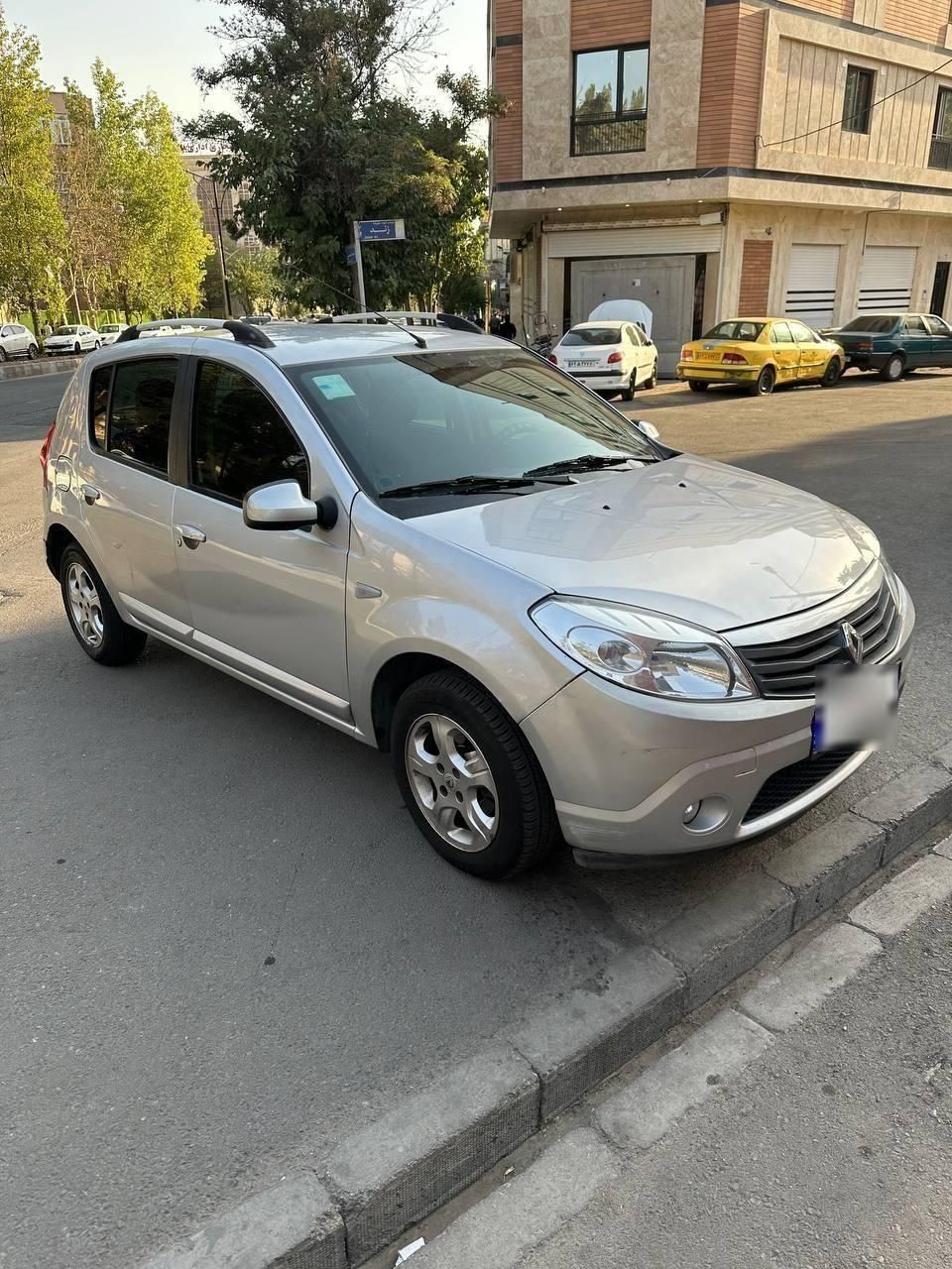 رنو ساندرو اتوماتیک - 1395