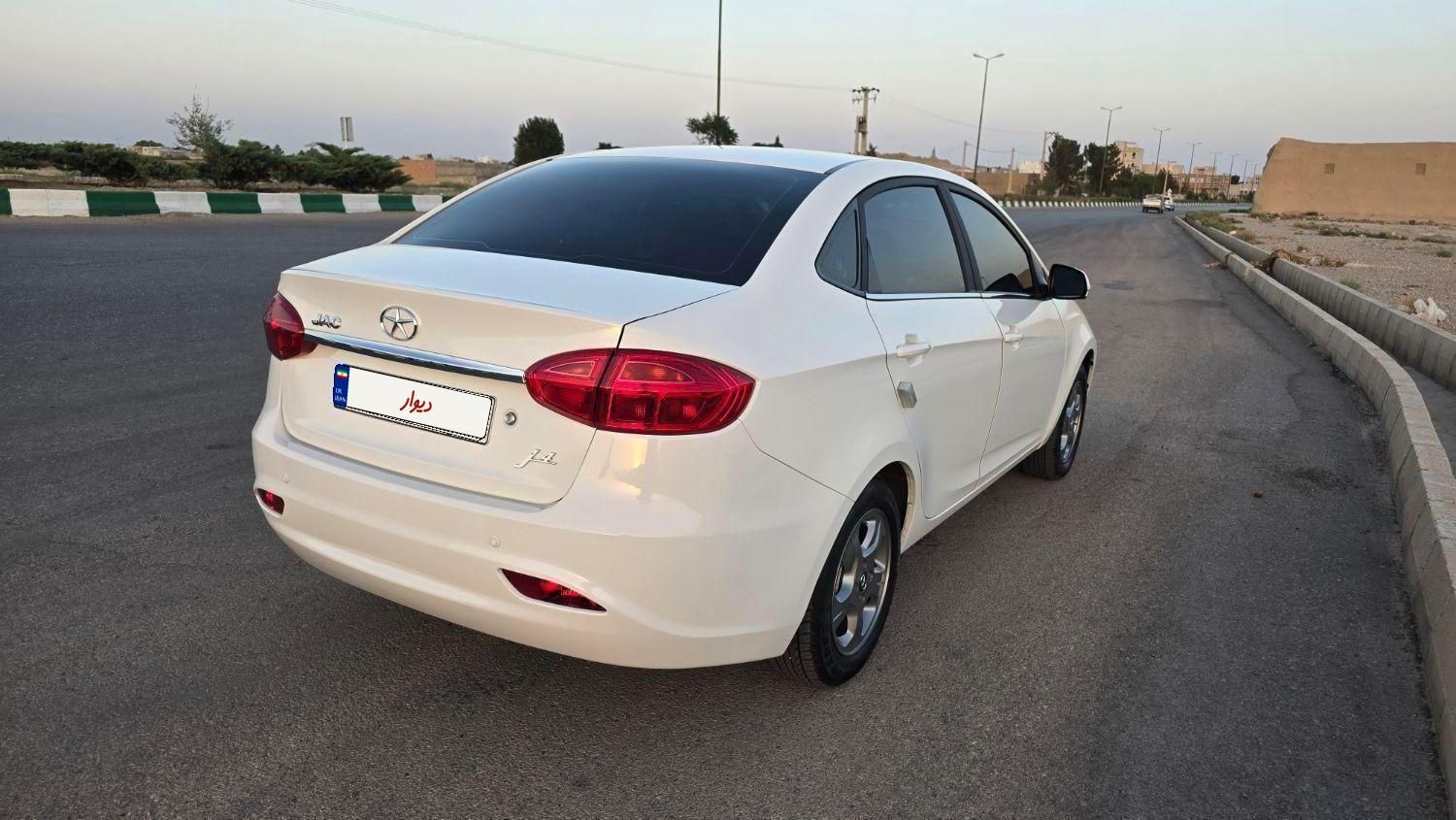 جک J4 اتوماتیک ساده - 1402