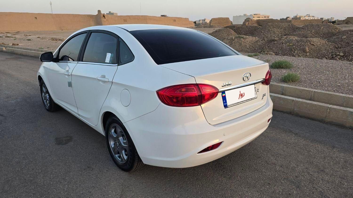 جک J4 اتوماتیک ساده - 1402