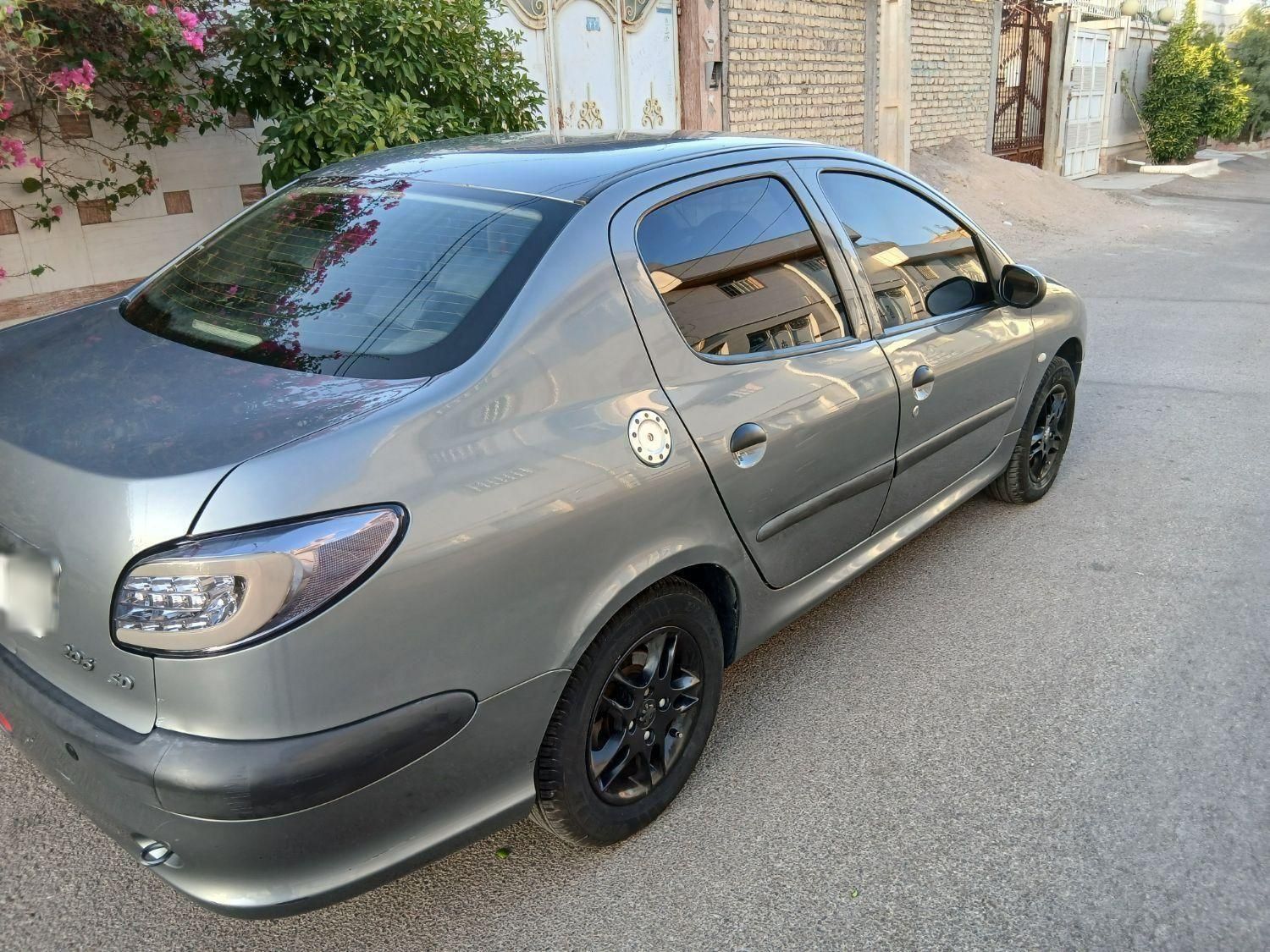 پژو ۲۰۶ صندوق دار v8 - 1396