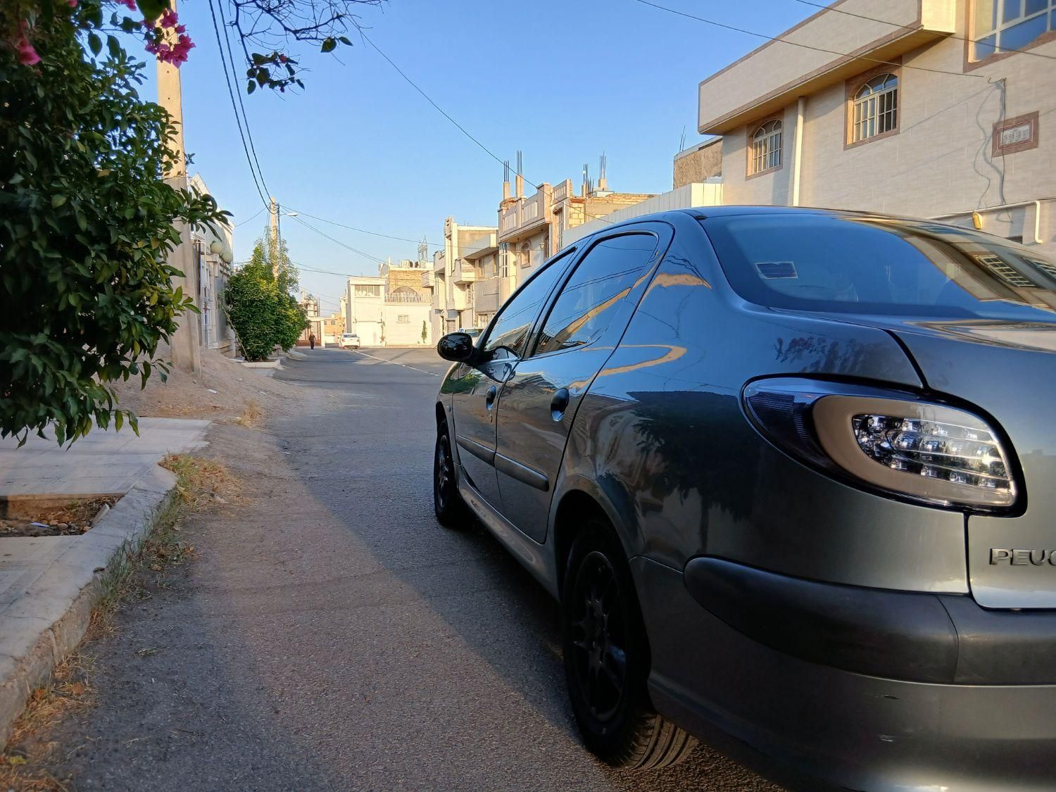 پژو ۲۰۶ صندوق دار v8 - 1396