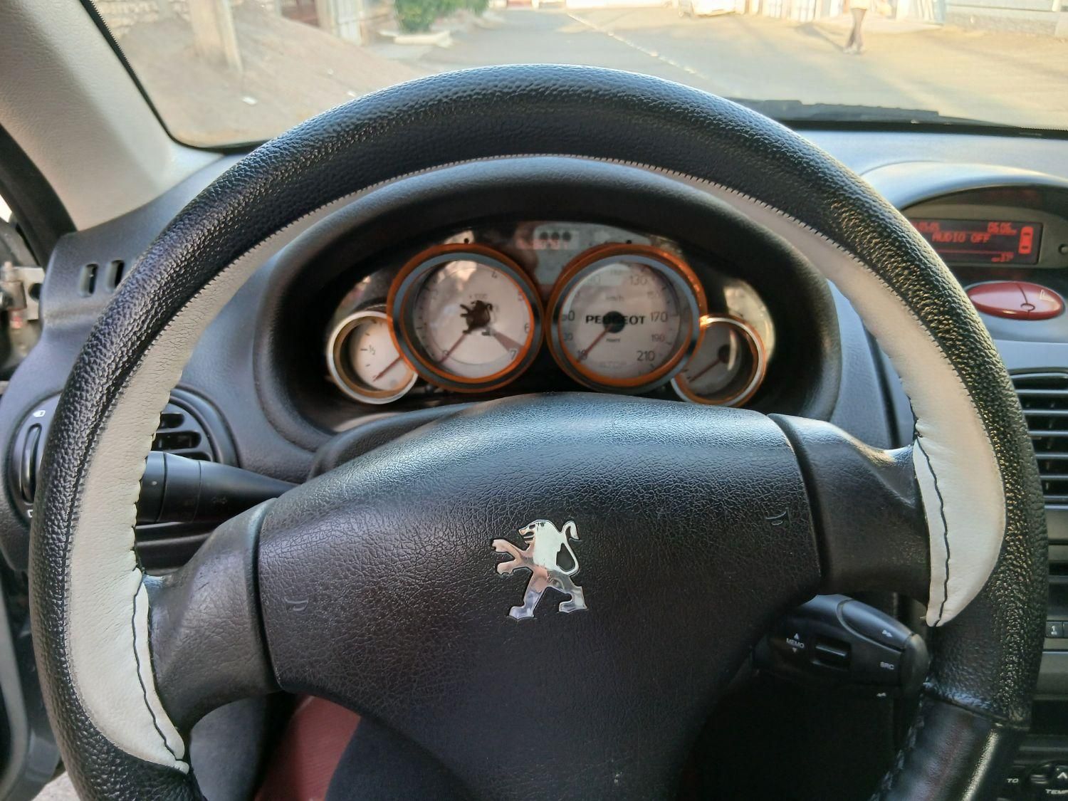 پژو ۲۰۶ صندوق دار v8 - 1396